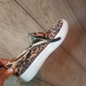 Leopard slip on